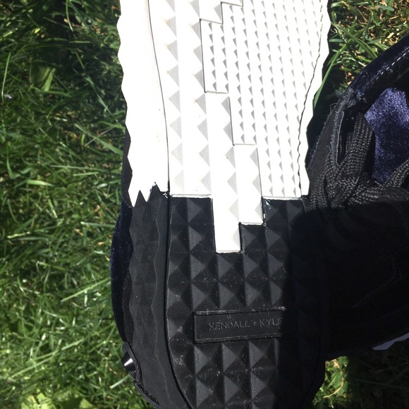 Kendall & Kylie Sneakers Unisex - Picture 6 of 7